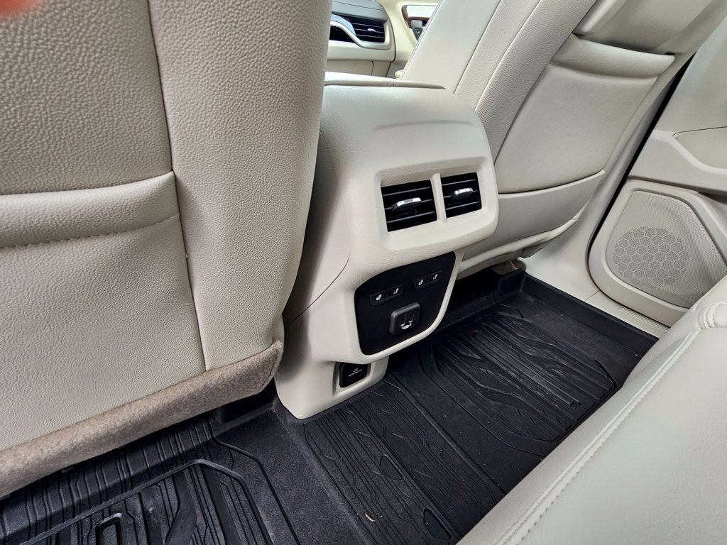 Used 2020 GMC Terrain Denali w/ Denali Premium Package FWD image 15