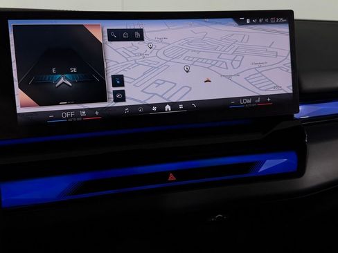 Used 2025 BMW i5 xDrive40 w/ Premium Package image 18