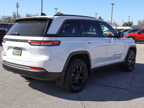 New 2026 Jeep Grand Cherokee Altitude AWD/4WD image 5