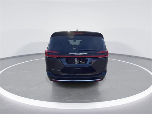 New 2026 Chrysler Pacifica Pinnacle image 7
