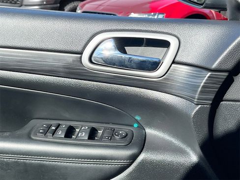 Certified 2022 Jeep Grand Cherokee Laredo X image 18