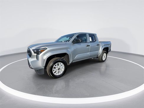 Used 2025 Toyota Tacoma SR image 4