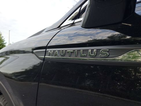 Used 2023 Lincoln Nautilus Reserve AWD/4WD image 7