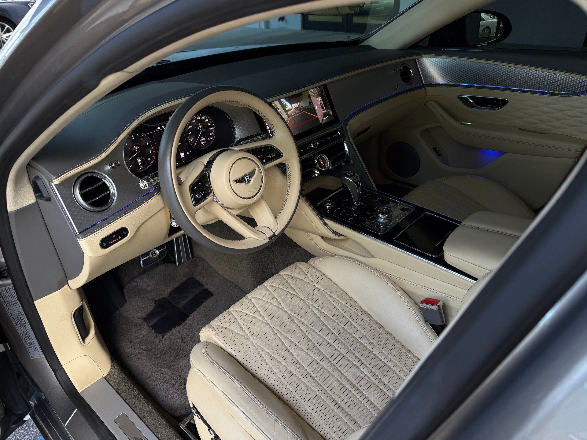 Used 2023 Bentley Flying Spur V8 AWD/4WD image 21