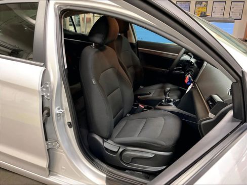 Used 2019 Hyundai Elantra SE w/ Cargo Package image 11