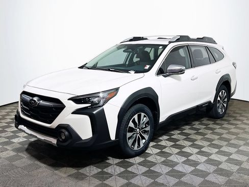 Used 2023 Subaru Outback Touring XT AWD/4WD image 3