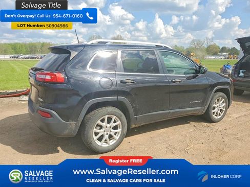 Used 2017 Jeep Cherokee Latitude w/ Cold Weather Group FWD image 4