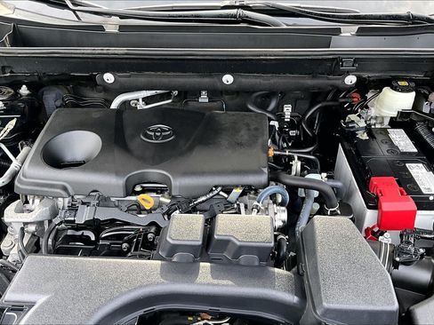 Used 2022 Toyota RAV4 XLE Premium FWD image 10