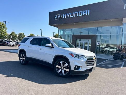 Used 2020 Chevrolet Traverse LT w/ LT Premium Package AWD/4WD image 2