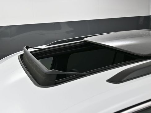 Used 2024 Jeep Grand Cherokee L Limited w/ Luxury Tech Group II image 9