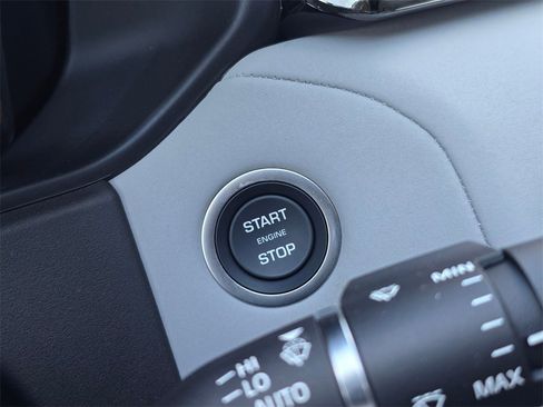 New 2025 Land Rover Range Rover Velar Dynamic SE image 16