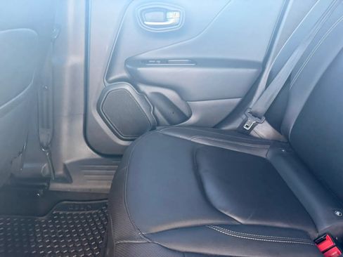 Used 2020 Jeep Renegade Altitude AWD/4WD image 32