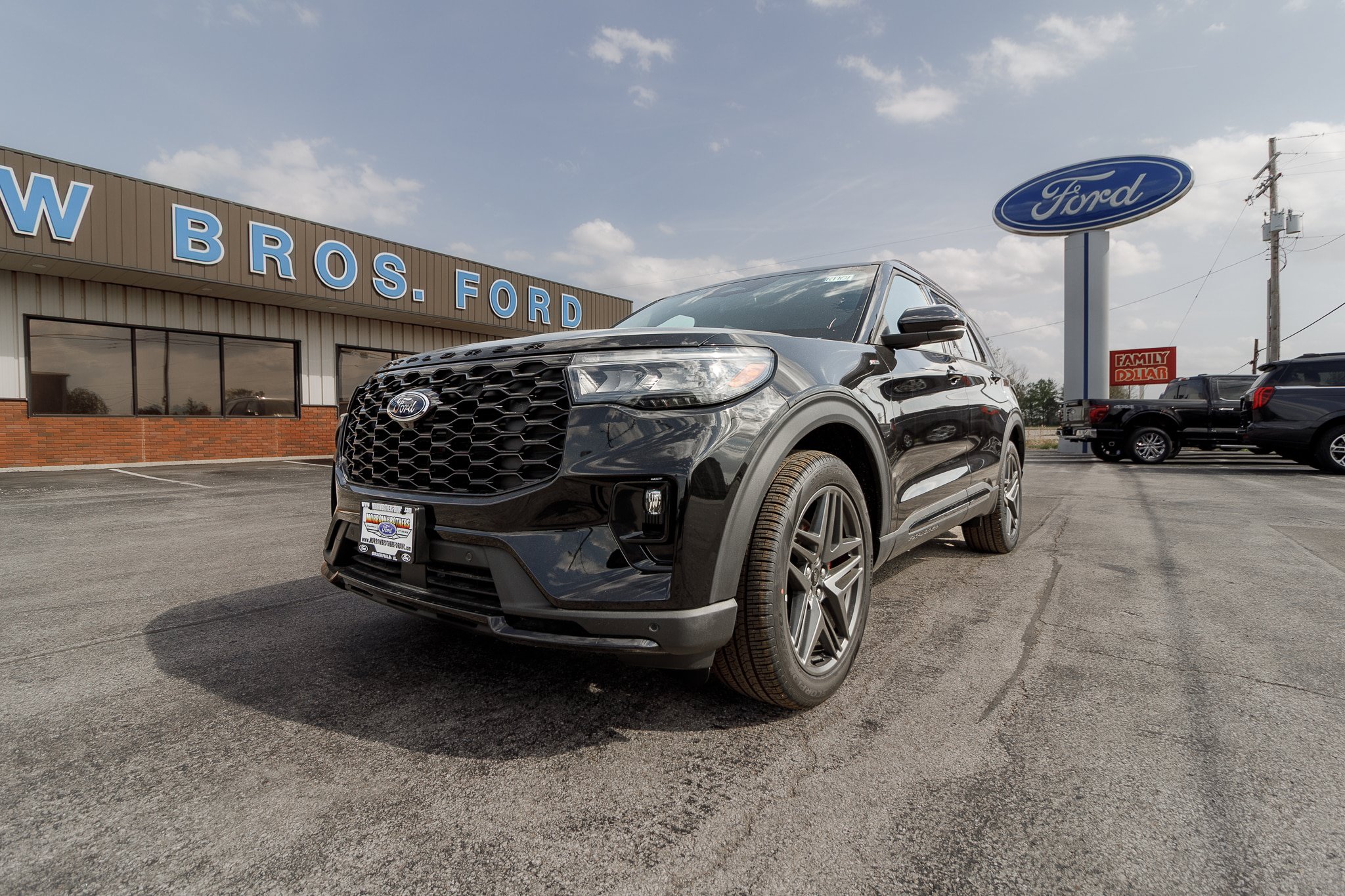 Used 2026 Ford Explorer ST-Line w/ ST-Line Street Pack AWD/4WD image 2