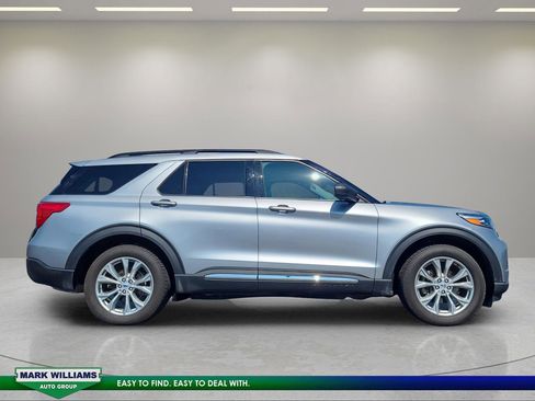 Used 2023 Ford Explorer XLT w/ Equipment Group 202A AWD/4WD image 2