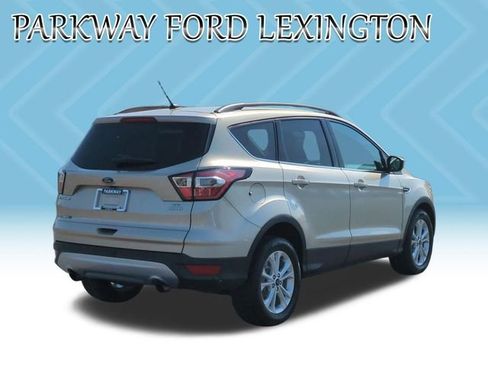 Used 2017 Ford Escape SE w/ Equipment Group 201A FWD image 5