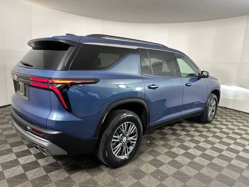 Used 2025 Chevrolet Traverse LT w/ Driver Confidence Package image 3