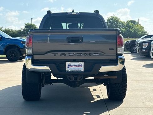 Used 2022 Toyota Tacoma TRD Off-Road AWD/4WD image 8