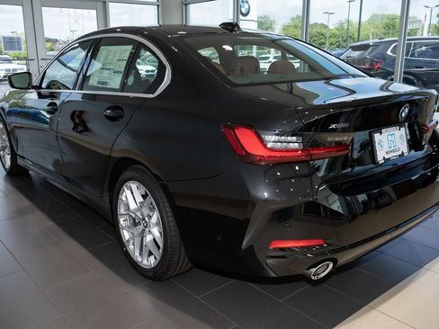Used 2025 BMW 330i xDrive Sedan w/ Premium Package AWD/4WD image 4