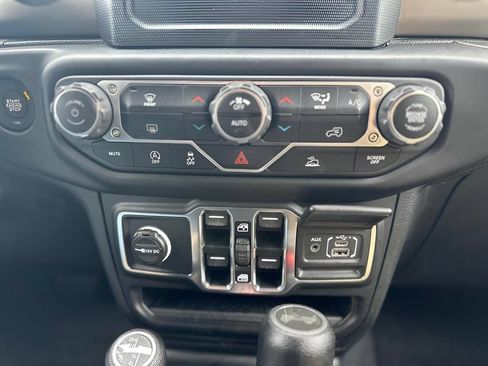 Used 2021 Jeep Wrangler Unlimited Sport AWD/4WD image 16