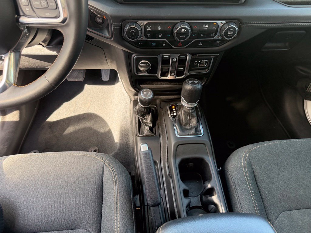 Used 2024 Jeep Wrangler Unlimited Sahara AWD/4WD image 25