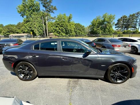 Used 2017 Dodge Charger R/T w/ Blacktop Package RWD image 6