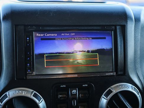 Used 2017 Jeep Wrangler Unlimited Sahara image 23