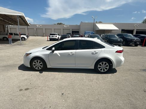 Used 2025 Toyota Corolla LE image 4