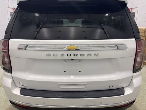 Used 2024 Chevrolet Suburban LT image 4