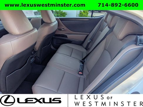 Certified 2025 Lexus ES 300h w/ Premium Package image 13