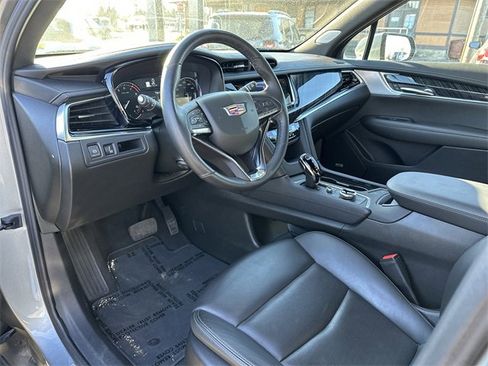 Used 2025 Cadillac XT6 Premium Luxury image 9