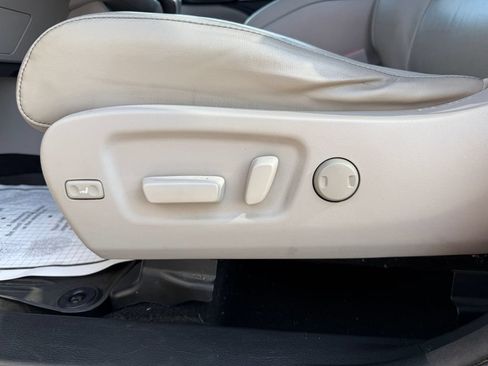 Used 2014 Toyota Highlander XLE AWD/4WD image 19