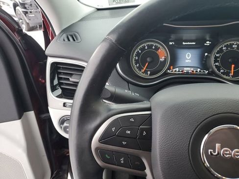 Certified 2019 Jeep Cherokee Limited w/ Luxury Group image 16