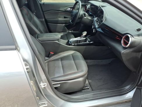 Used 2025 Chevrolet Trax RS FWD image 10