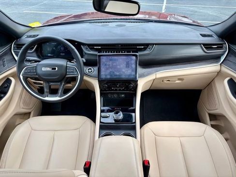 Used 2024 Jeep Grand Cherokee L Limited image 25