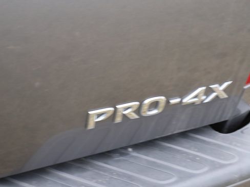 Used 2018 Nissan Frontier PRO-4X image 16