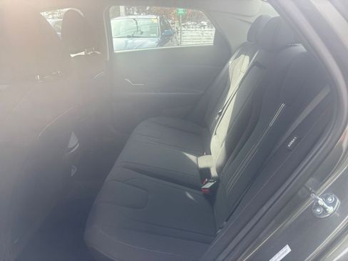 Used 2025 Hyundai Elantra SEL image 27