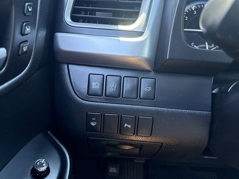 Used 2017 Toyota Highlander Limited AWD/4WD image 39
