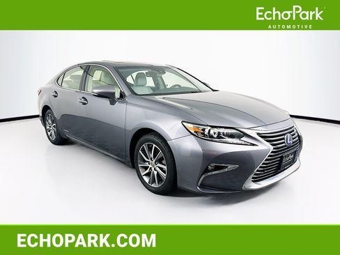 Used 2017 Lexus ES 300h w/ Luxury Package FWD image 1