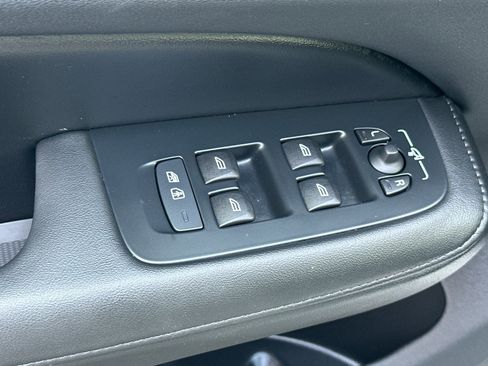 Certified 2025 Volvo V60 B5 Cross Country Plus AWD/4WD image 12