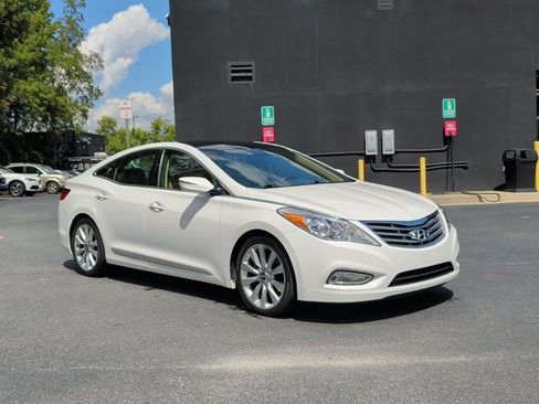Used 2014 Hyundai Azera Limited w/ Option Group 02 FWD image 2