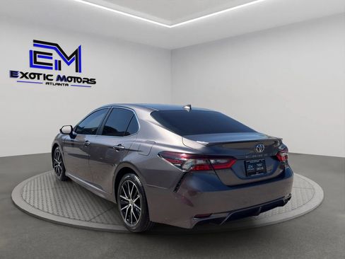 Used 2022 Toyota Camry SE FWD image 3