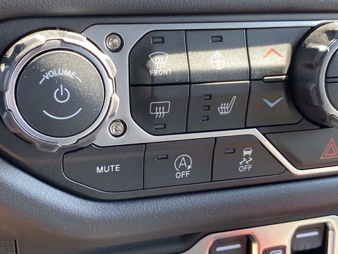 New 2026 Jeep Wrangler Unlimited Sahara AWD/4WD image 15