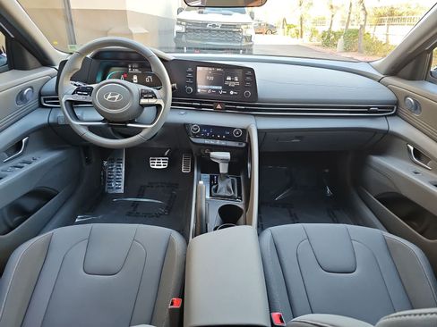 Used 2025 Hyundai Elantra Sport FWD image 14