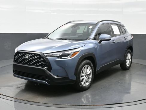 Used 2022 Toyota Corolla Cross LE FWD image 2