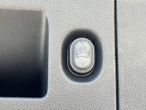Used 2019 Cadillac Escalade ESV Luxury AWD/4WD image 12