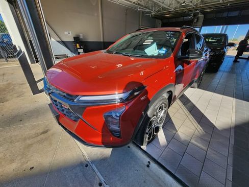 Used 2024 Chevrolet Trax RS w/ Driver Confidence Package FWD image 3