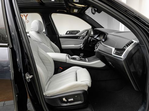 Used 2023 BMW X5 xDrive40i w/ M Sport Package image 37