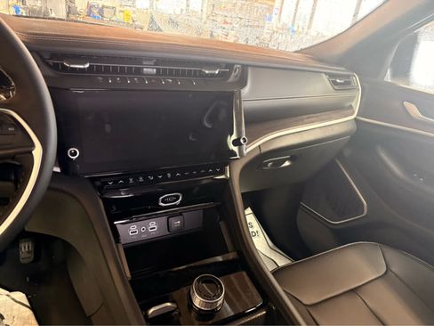 New 2026 Jeep Grand Cherokee Limited image 15