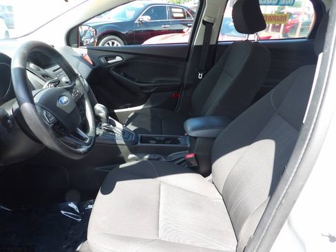 Used 2016 Ford Focus SE w/ SE Sport Package FWD image 8