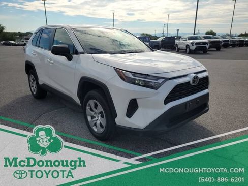 Used 2024 Toyota RAV4 LE AWD/4WD image 4